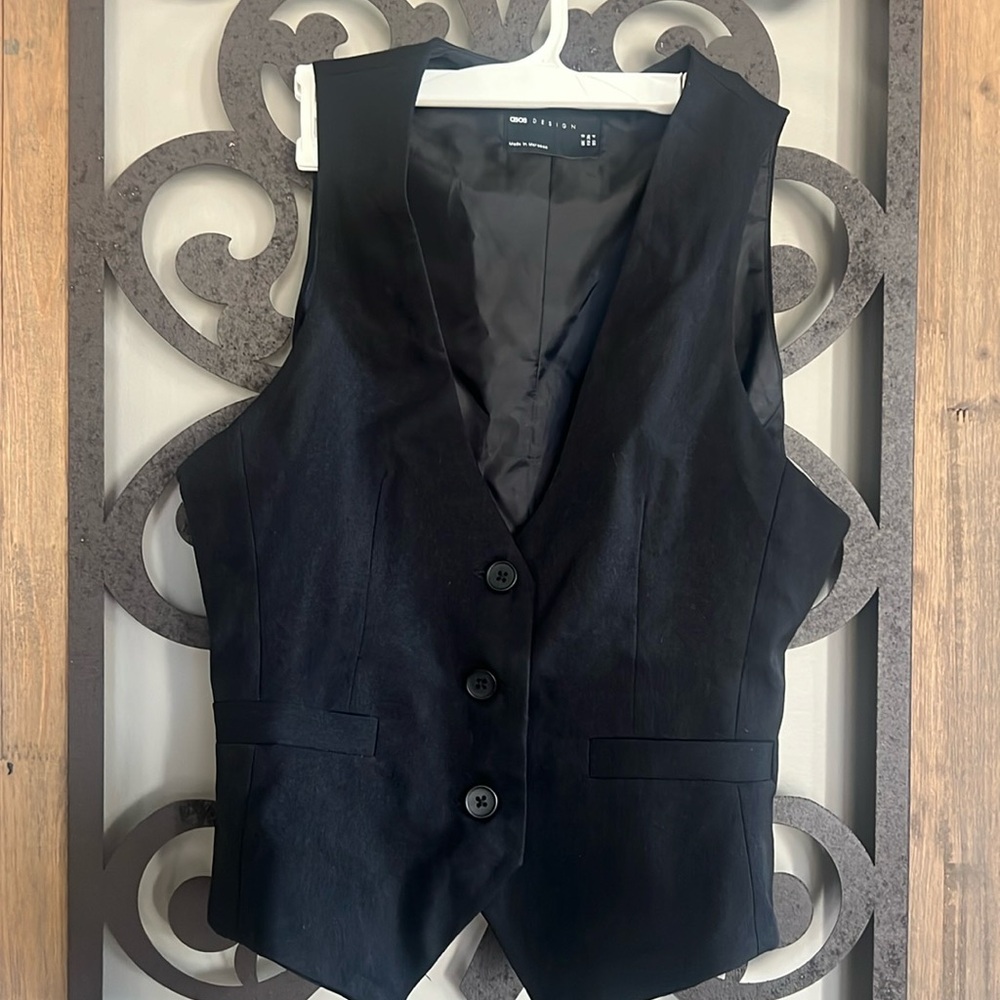 NWOT * ASOS Design Black 3 Button Vest Size 4